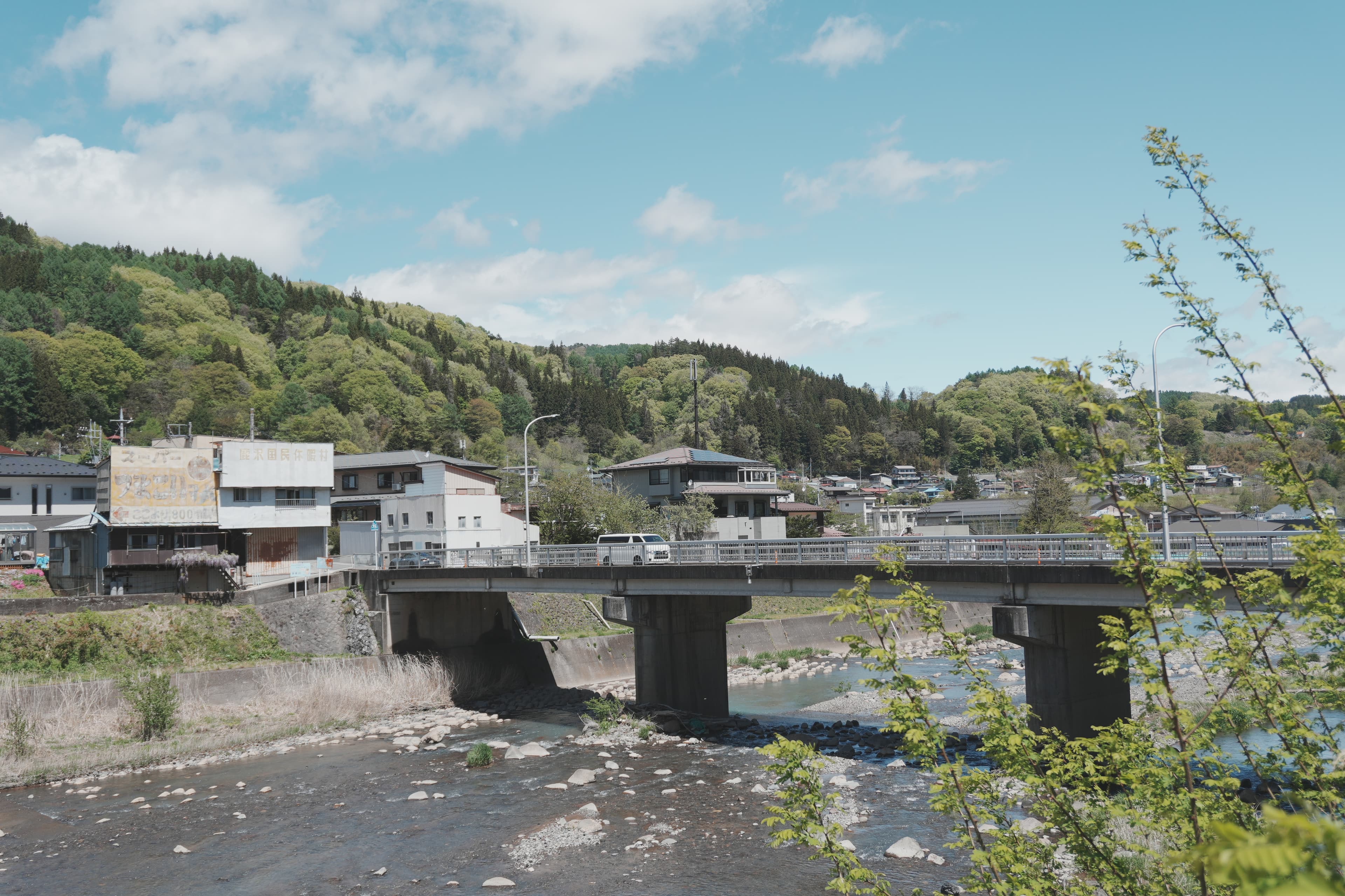 山々と川の風景